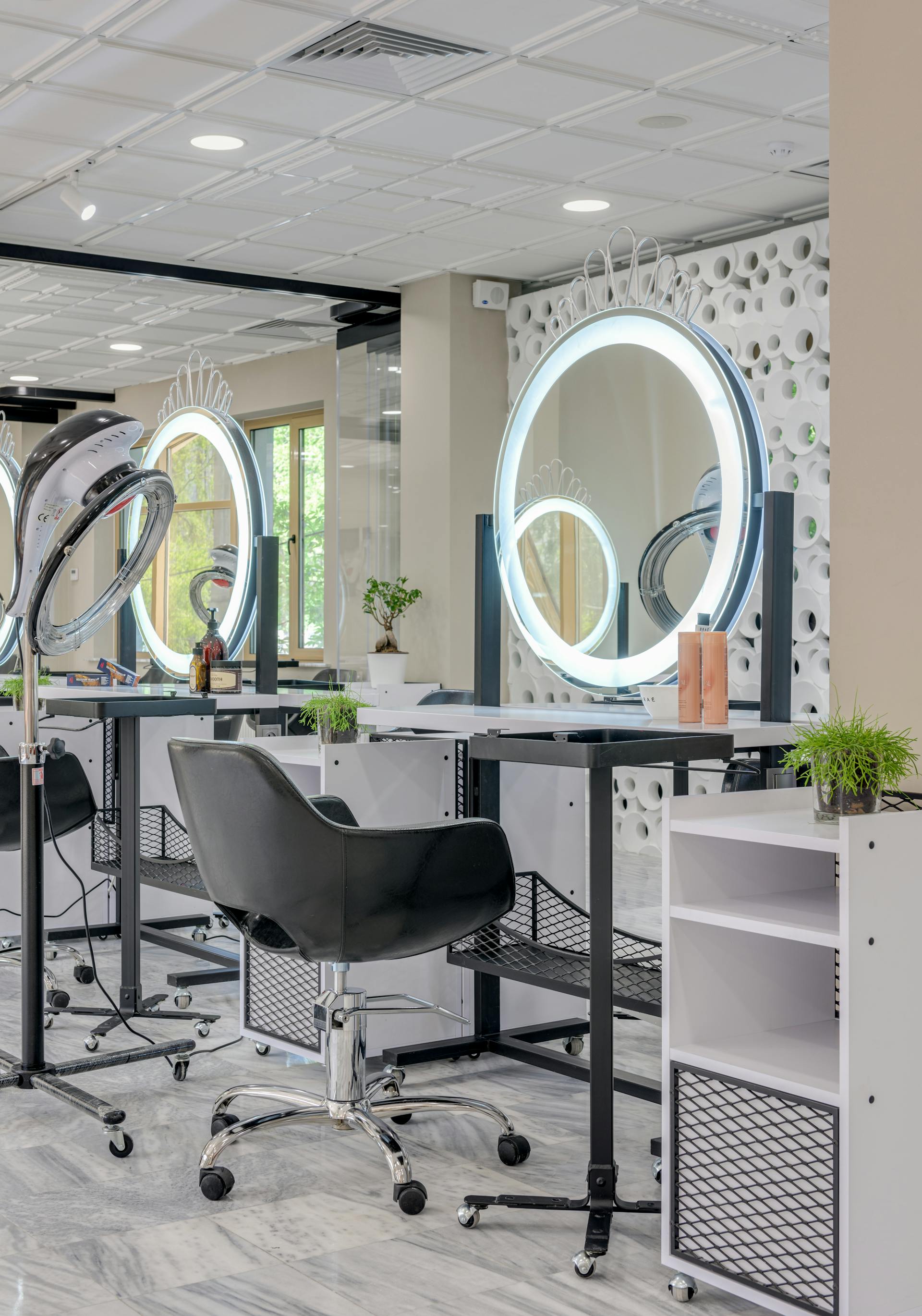 Marble counter and brass details, salon interior